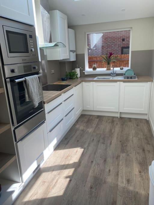 Beautiful 3 Bed Home In The Heart Of New Forest Hordle Екстериор снимка